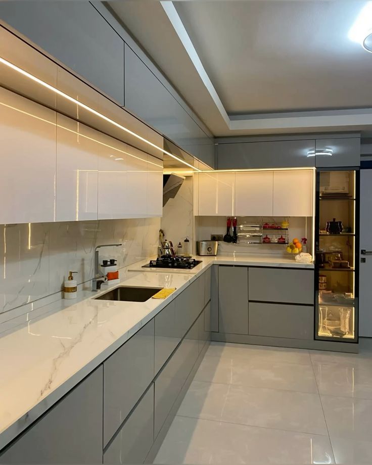 Led Aydınlatmalı Geniş Mutfak